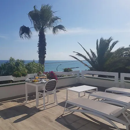 Alojamento de Acomodação e Pequeno-almoço Torre Azul Frontemare - Bisceglie